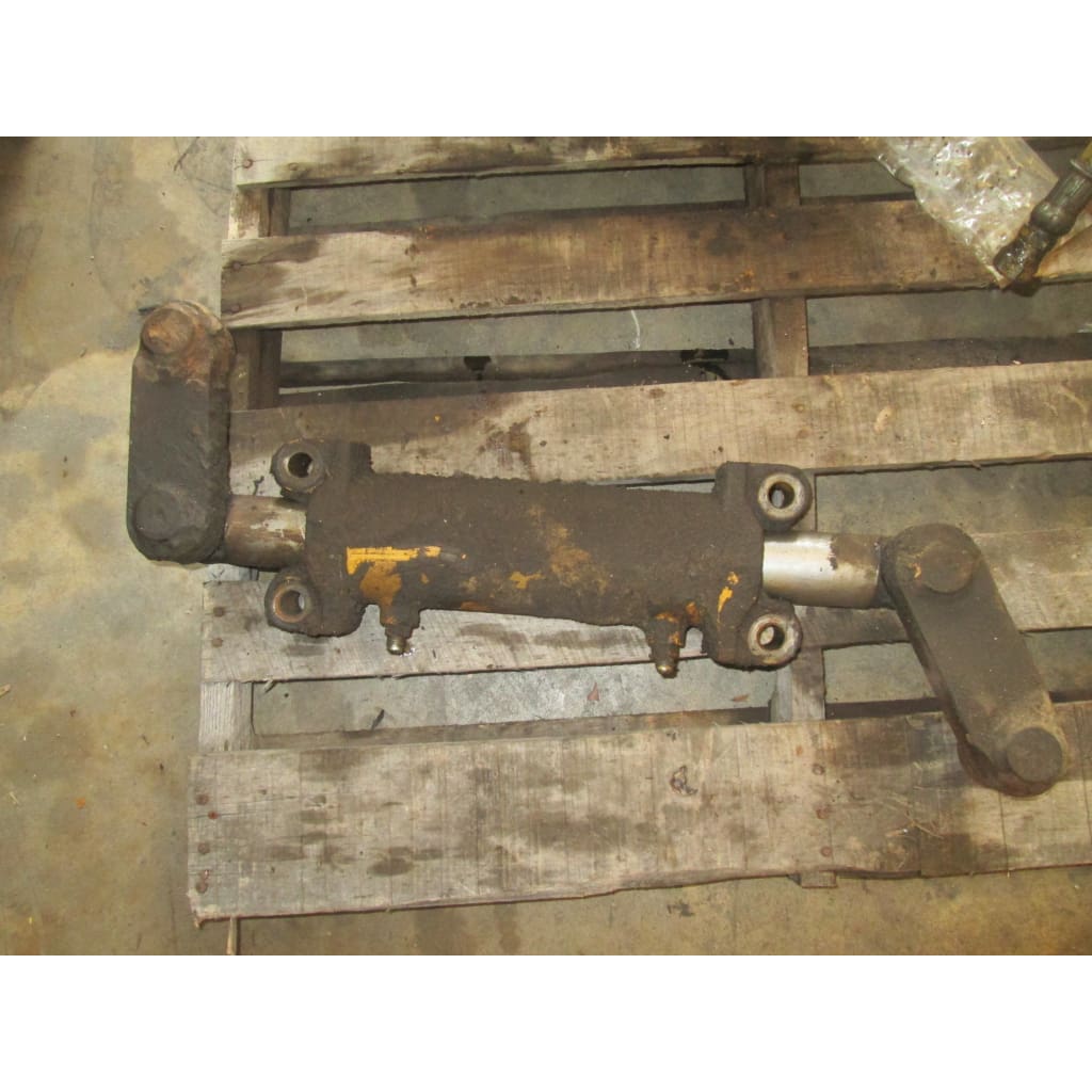 Caterpillar V80 Steering Cylinder - Parts
