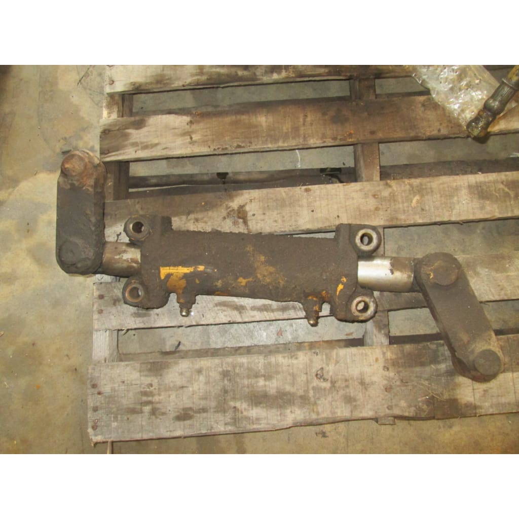 Caterpillar V80 Steering Cylinder - Parts