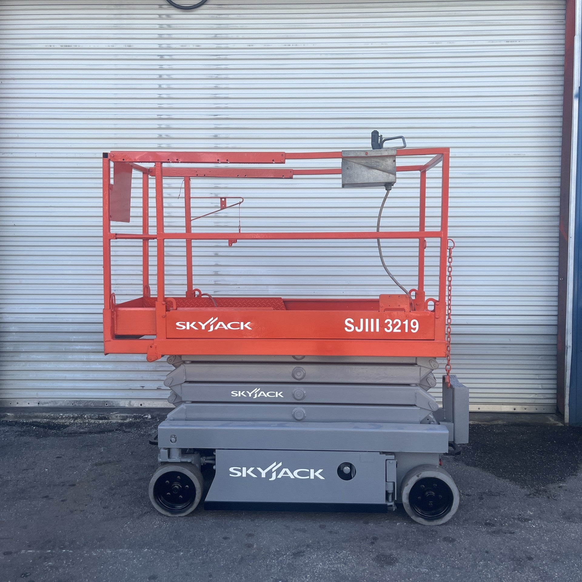 2011 SkyJack SJIII-3226 26'H Electric Scissor Lift Manlift Aerial Work Platform